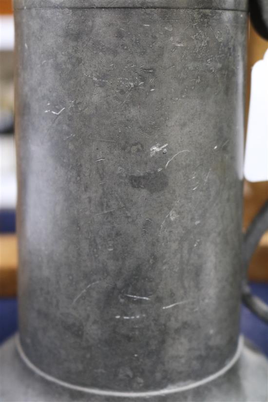 A Charles II Beefeater pewter flagon, probably Robert Marten (1638-1674), 9.25in.